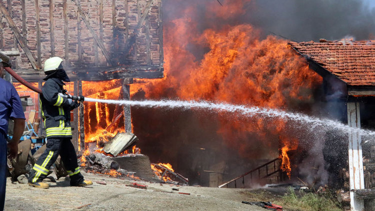 Çankırı’daki yangında 27 ev kül oldu