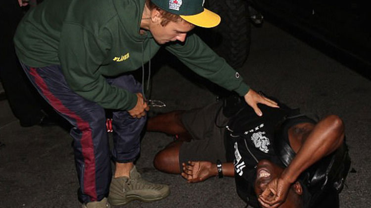 Aracıyla fotoğrafçıyı ezdi