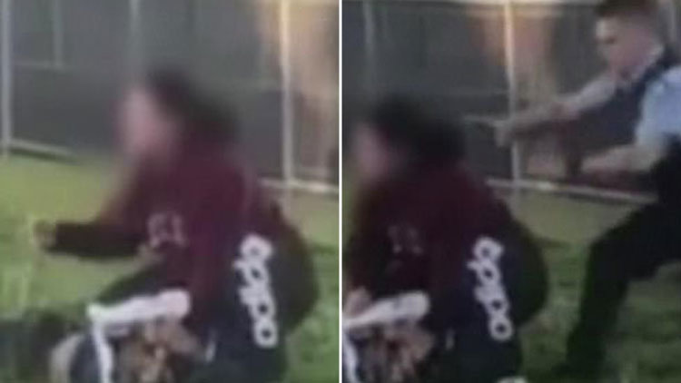 Çocuğun boğazına bıçak dayadı