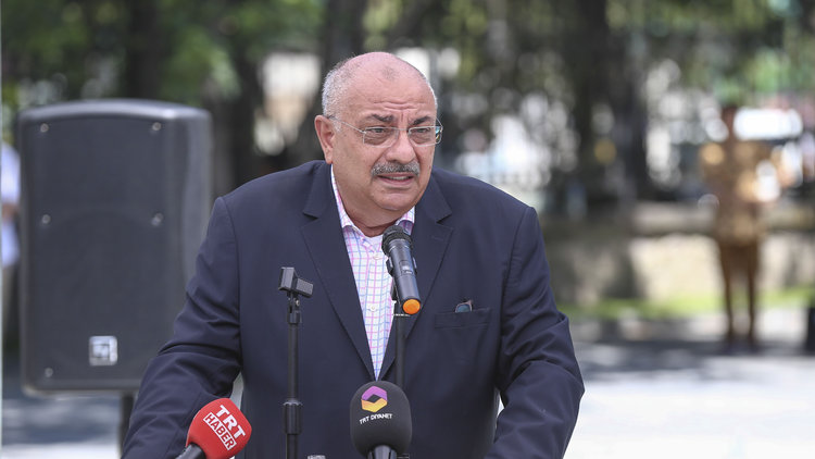 Tuğrul Türkeş: Sarhoşların seviyesine inemem