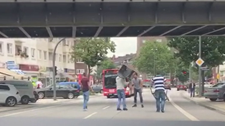 Hamburg'ta bıçaklı saldırı: 1 ölü
