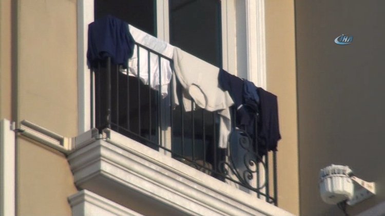 Taksim'de Lüks otelin balkonuna çamaşır astılar