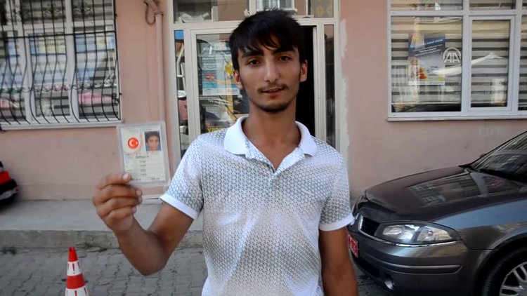 İki nüfus cüzdanından birinin iptal edilmesini istiyor