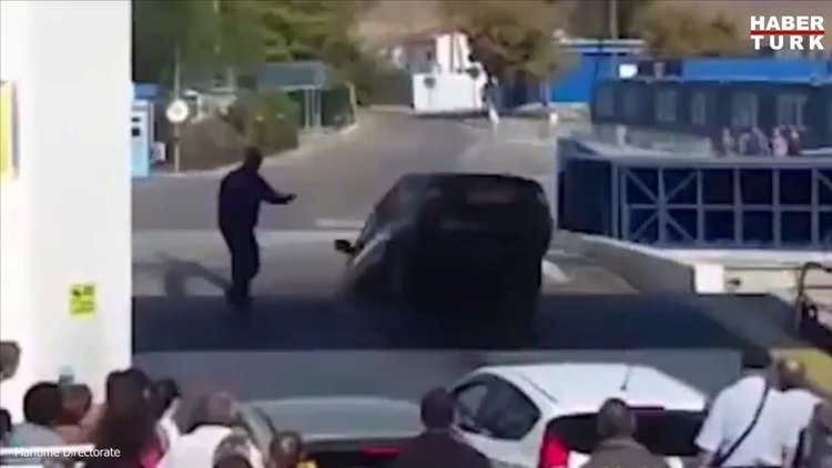 Sabırsız sürücü feribottan denize düştü