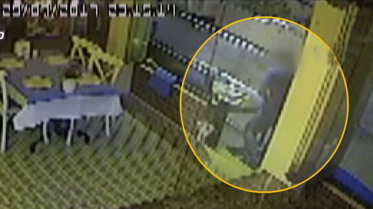 Balığı pantolonuna saklayıp çaldı