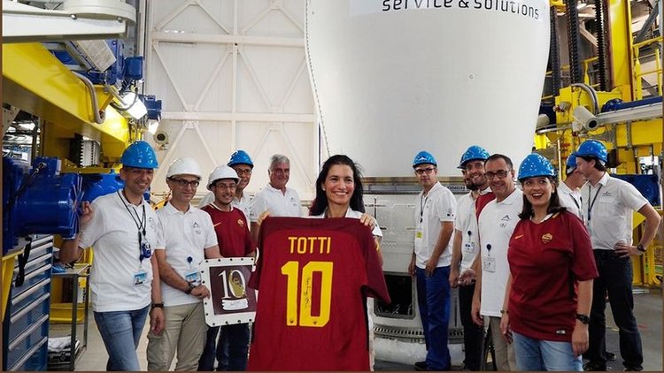 Totti&#039;nin forması artık uzayda