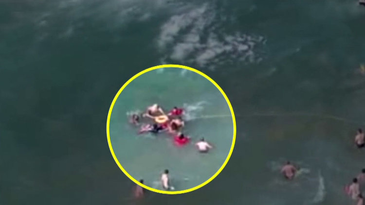 8 kişilik aile akıntıya kapıldı