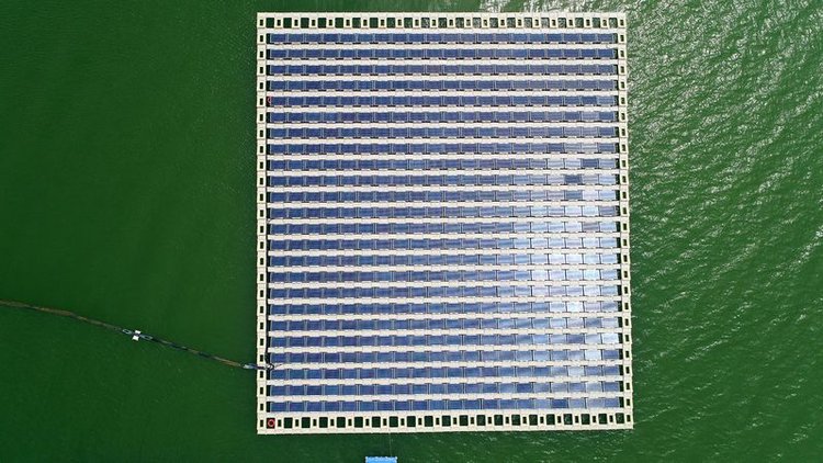 Türkiye'nin ilk Yüzer Güneş Enerji Santrali havadan görüntülendi