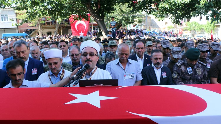 Adanalı şehit gözyaşlarıyla son yolculuğuna uğurlandı