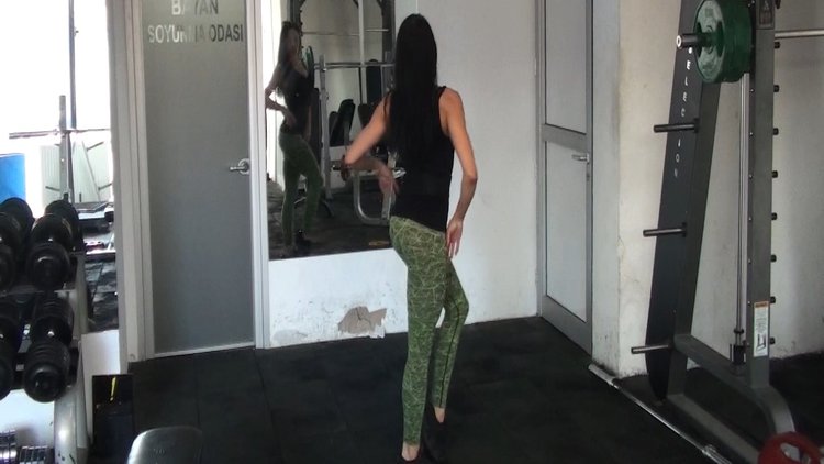 Selin Nalıncı'nın poz çalışması