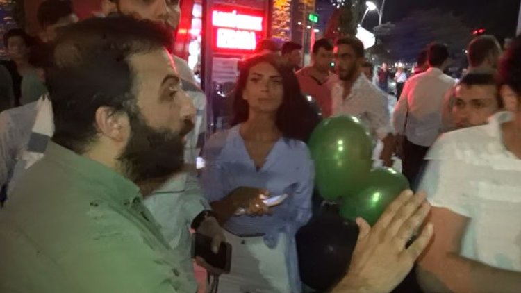 Polisi çıldırtan evlilik teklifi...