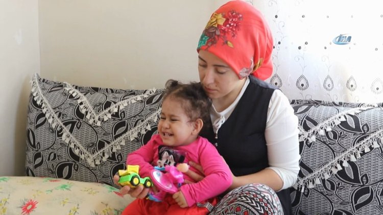 2 yaşındaki cam kemik hastası İlknur tedavi için Ankara'ya götürülecek