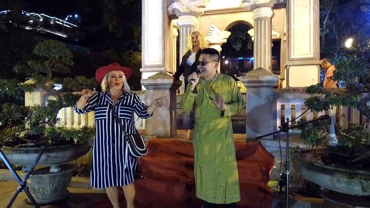 Safiye Soyman ve Banu Alkan Vietnam gecelerinde!