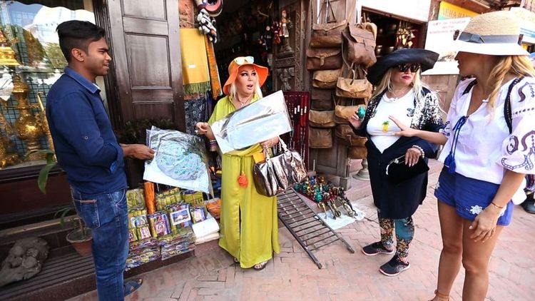 Dünya Güzellerim Katmandu'da alışverişte!