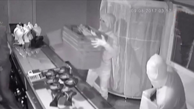 Uzaktan kumandayı da kopyaladılar