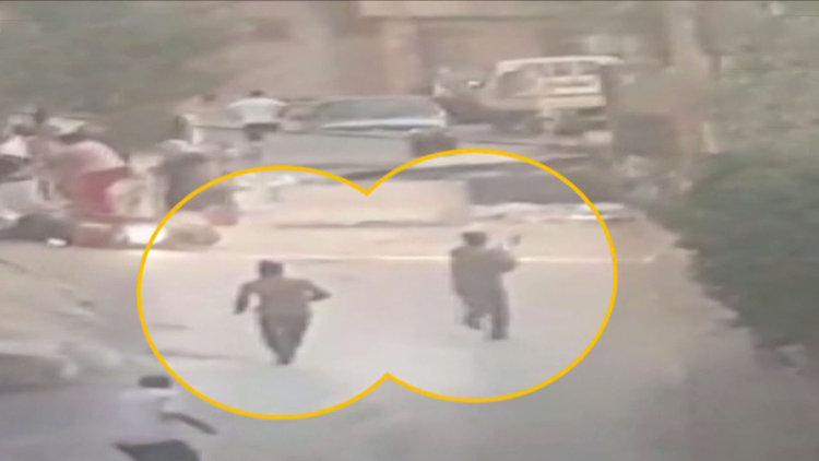 Soyguncuları mahalleli kovaladı