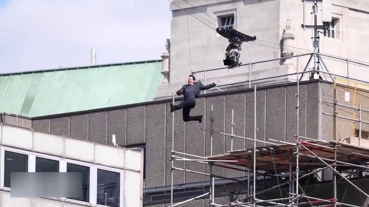 Tom Cruise film çekimi sırasında böyle yaralandı