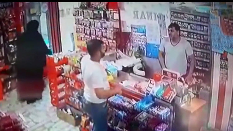 Bakkaldan çaldığını bakkala sattı