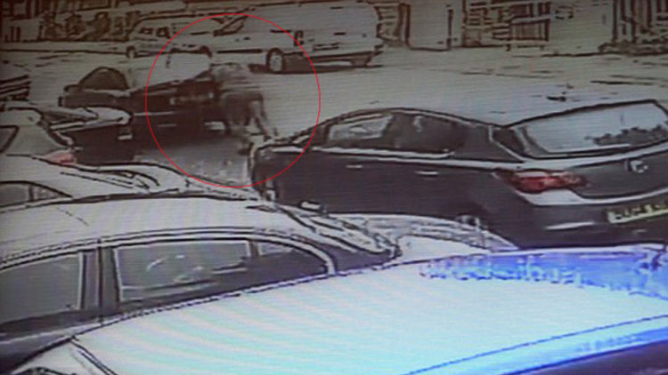 Aracını park yerinden böyle çıkardı