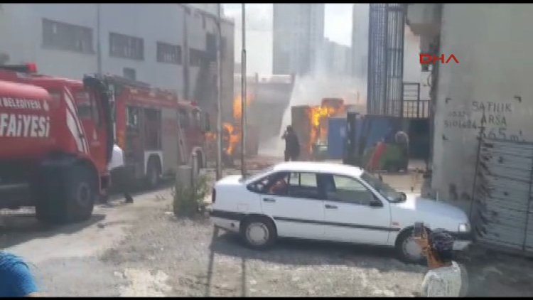 Sefaköy'de kağıt fabrikasında yangın