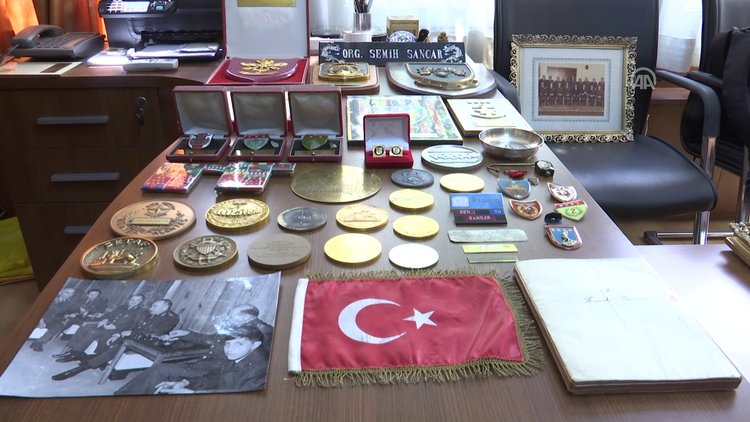 Eski Genelkurmay Başkanının madalyaları bit pazarından çıktı