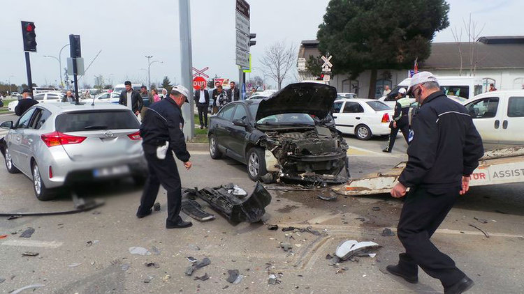 Neden kavşaklarda kaza yapıyoruz?