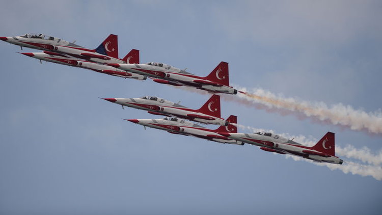 Türk Yıldızları, Maçka şehitleri anısına uçtu