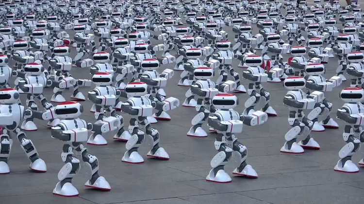 Dans eden robotlar dünya rekoru kırdı