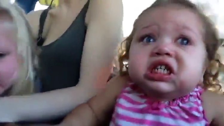 İlk defa roller coaster'a binen sevimli çocuk