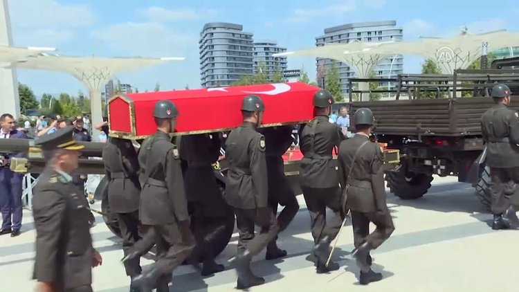 Şehit cenazesinde bir ilk