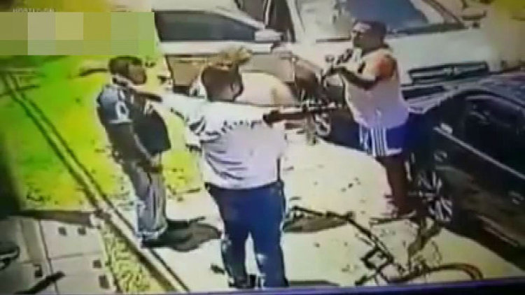 Ekmeği beğenmeyince fırıncıyı vurdu