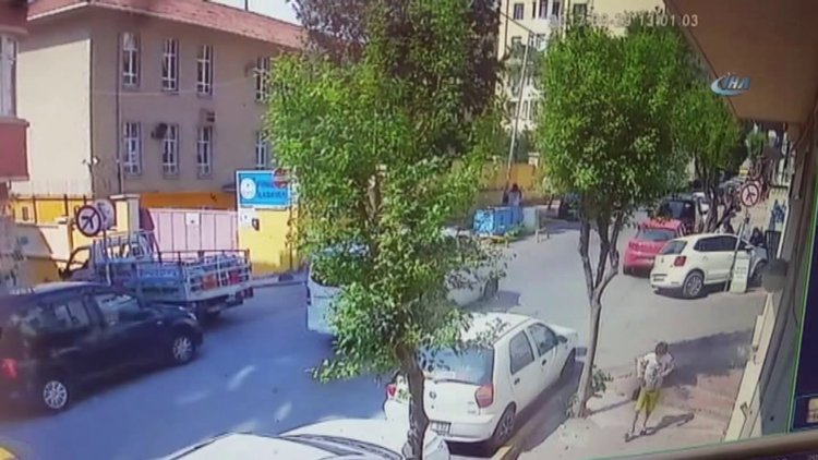 Fren yerine gaza basan kadın sürücü kamerada