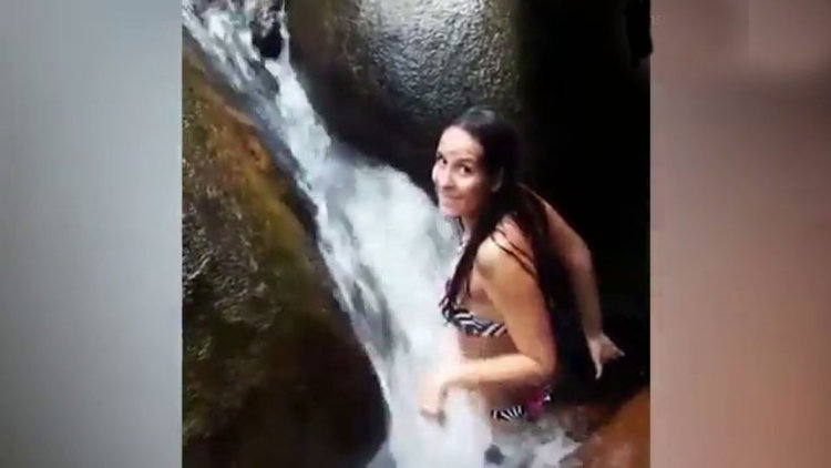 Bu kaya insanları yutuyor