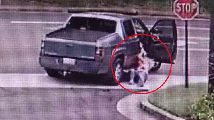 Arabayla birlikte sürüklendi