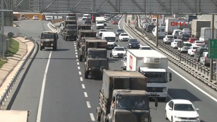 TEM'de askeri araç konvoyu