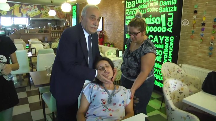 Fakıbaba, bayılan kadına ilk müdahaleyi yaptı