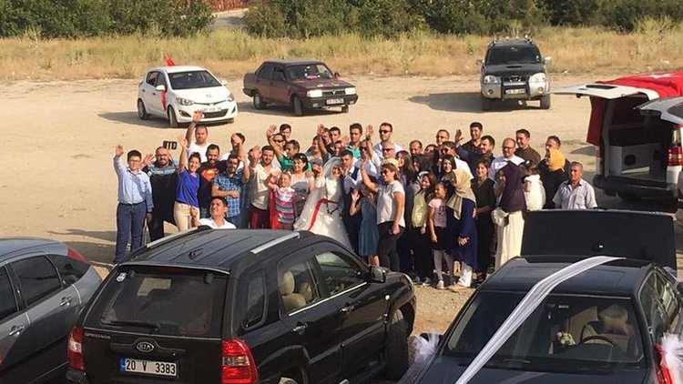 Yalnız damadın 200 araçlık konvoyu
