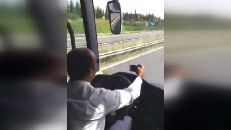 Otobüs şoförü araç kullanırken önce sigara içti sonra selfie yaptı