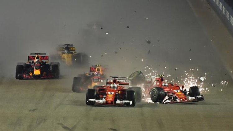 Formula 1 Singapur GP'sinde feci kaza