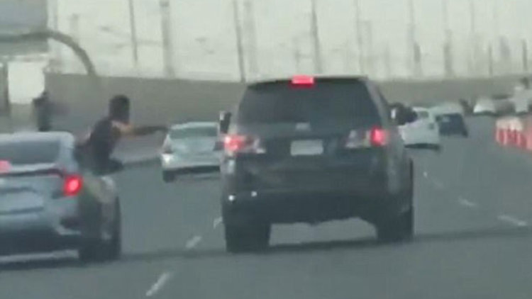 Yumruk atayım derken yola düştü