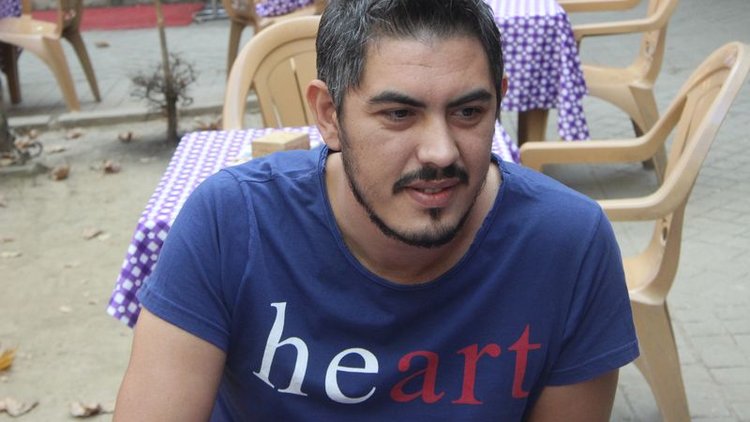 "Heart" tişörtü giydi, emniyeti alarma geçirdi