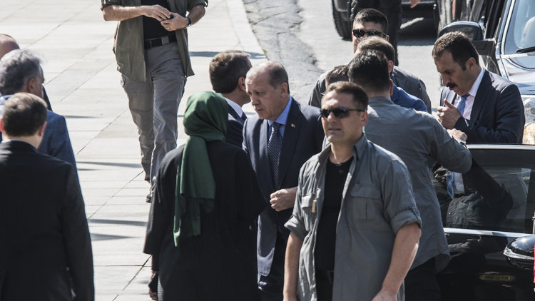 Cumhurbaşkanı Erdoğan AK Parti İstanbul İl Başkanlığı'nda