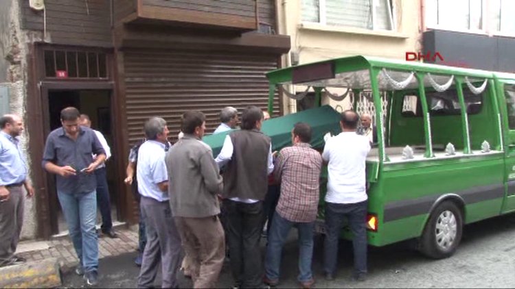 Sarıyer de asansör kabini ile duvar arasında sıkışarak can verdi Video