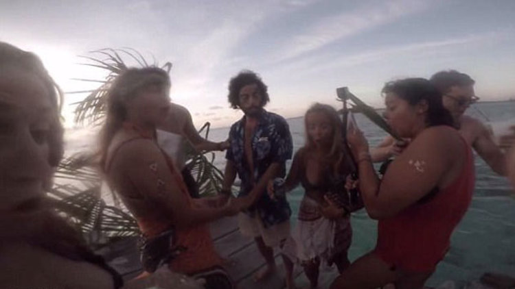 Nikâh töreni denizde bitti