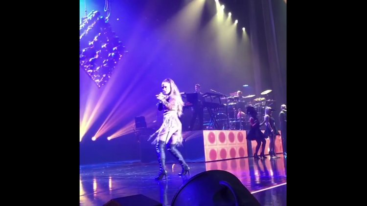 Demet Akalın'dan Jennifer Lopez paylaşımı