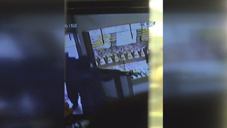 Kağıthane'de kuyumcu ile şalvarlı soyguncular arasındaki çatışma kamerada