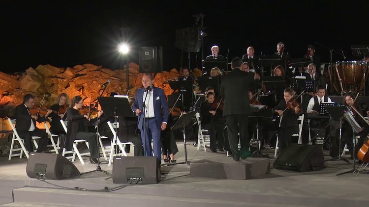 İzmir Devlet Senfoni Orkestrası 'Erik Dalı Gevrektir' çaldı