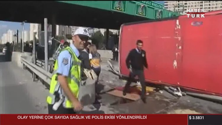 Bahçeşehir'de otobüs devrildi!
