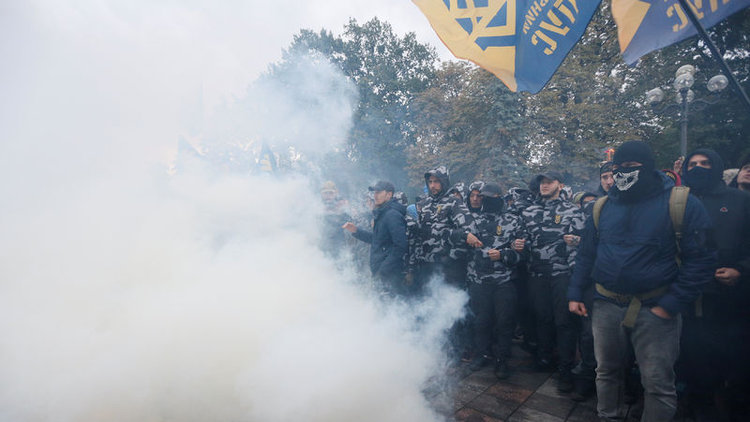 Meclis&#039;te arbede, dışarıda eylem