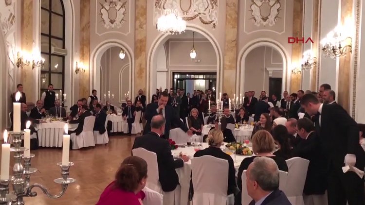 Sırp Dışişleri Bakanı Daçiç'ten Türkçe şarkı